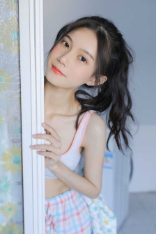 美女脱个精光露出奶胸的照片视频